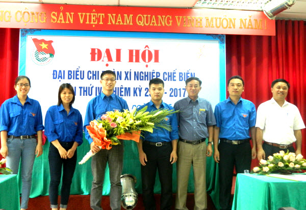 Đoàn thanh niên Xí nghiệp chế biến tuyên truyền về biển đảo