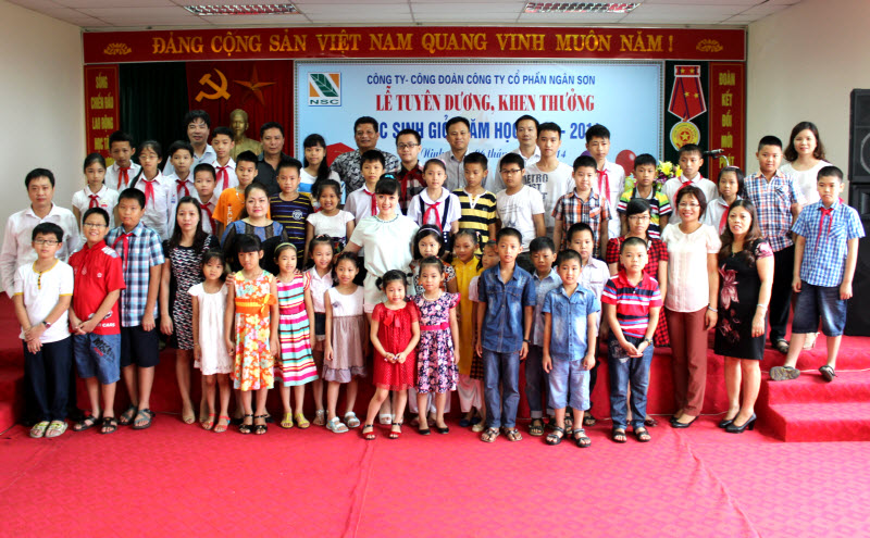 Công Ty Cổ Phân Ngân Sơn Biểu Dương Học Sinh Giỏi Năm Học 2013 – 2014