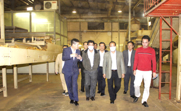 Đoàn công tác của Bộ Công thương, Tổng công ty Thuốc lá Việt Nam, đến thăm và làm việc tại Công ty.