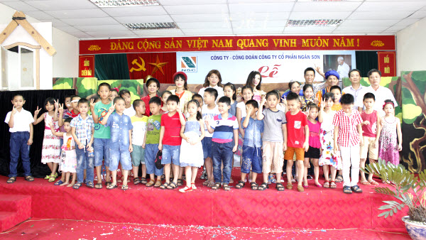 Lễ tuyên dương khen thưởng các cháu học học sinh giỏi năm 2015